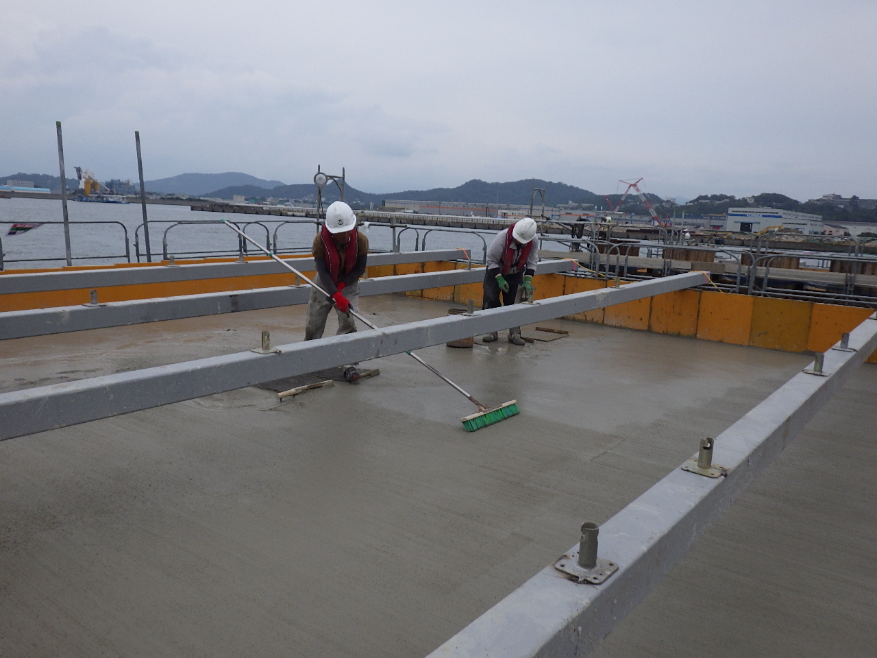 2019年10月度工事写真 | 和歌山下津港本港地区防波堤(外)(1)改良工事(第1工区)