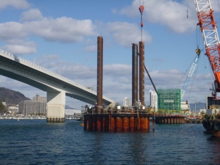 国際拠点港湾　広島港　臨港道路廿日市草津線　広島はつかいち大橋　海上部下部工工事(８工区)2020年1月の工事写真