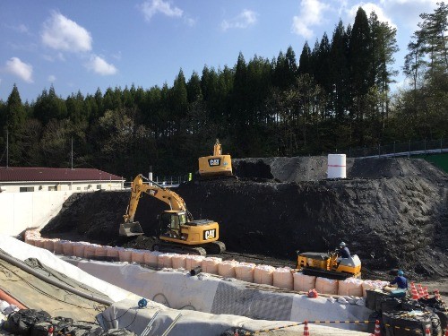 背面盛土均し・転圧状況