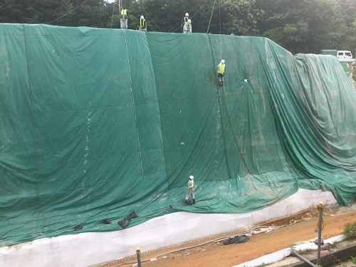 写真3 養生シート敷設状況