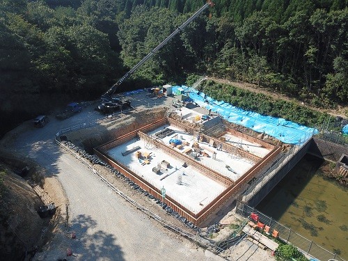 写真-4 下屋壁 鉄筋組立・型枠組立状況